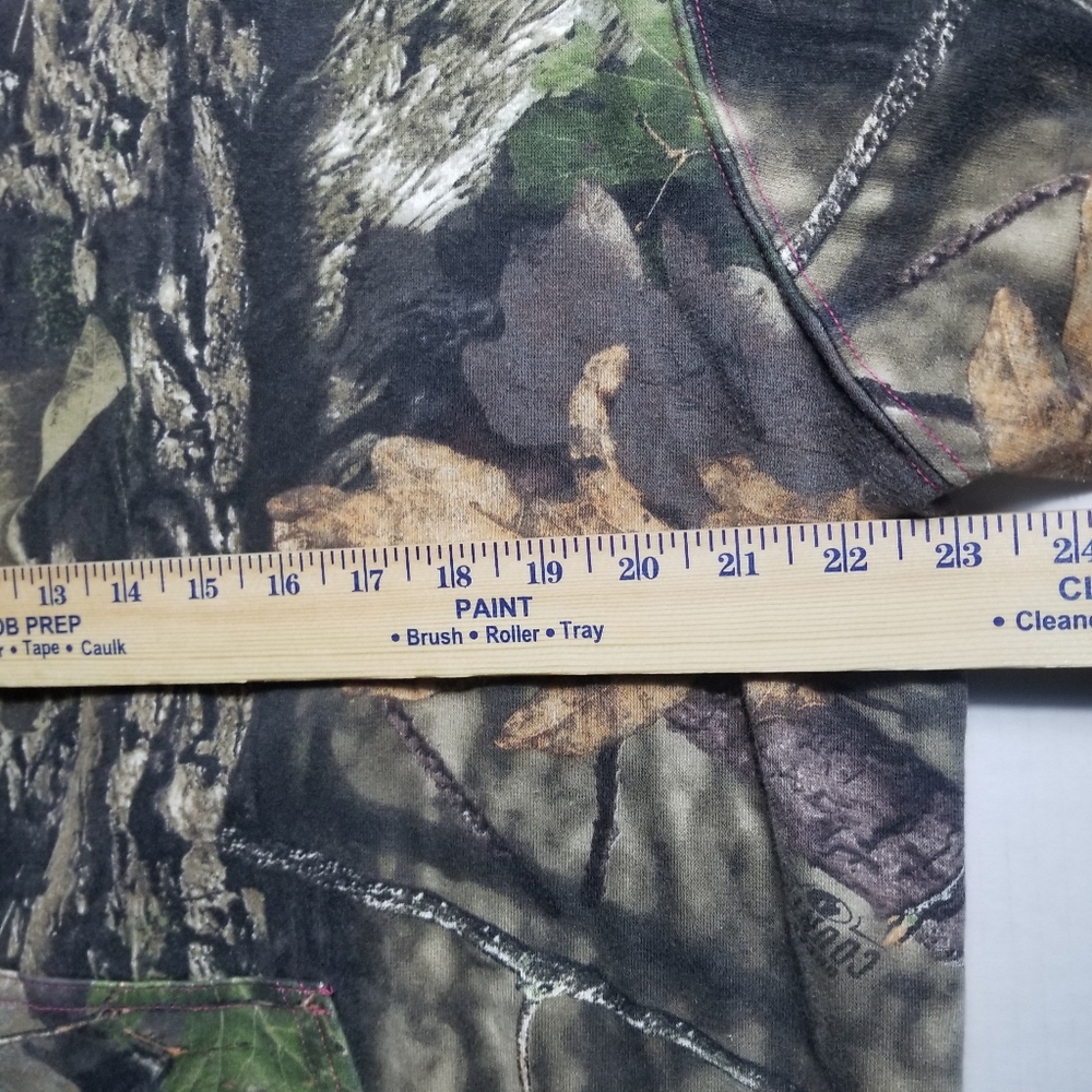 LIKE NEW MOSSY OAK WOMEN'S CAMOUFLAGE AND PINK HOODIE SIZE LARGE - Picture 6 of 12